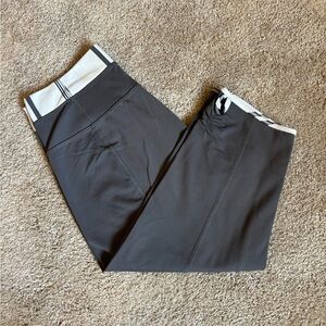Lululemon, 1/2 leggins (to the knees), Size 8.